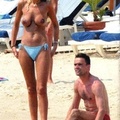 colanimedia.nl-voetbalvrouw mark overmars chantal van woensel topless op het strand340306447
